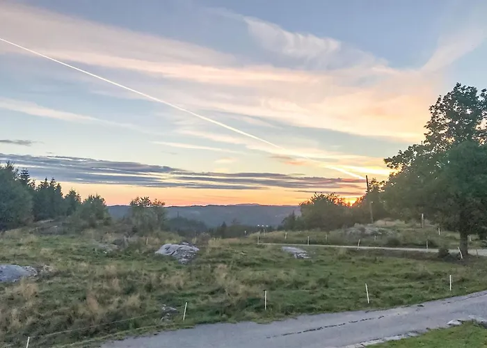 2 Bedroom Lovely In Holiday home